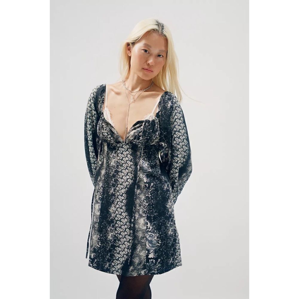 New Urban Outfitters Vivienne Printed Long Sleeve Mini Dress Size S - Picture 2 of 9